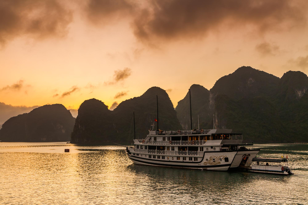 8 Things you should not miss in HaLong Bay, Vietnam 12