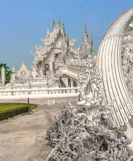 5 Reasons Why You Must Visit the White Temple Chiang Rai 4