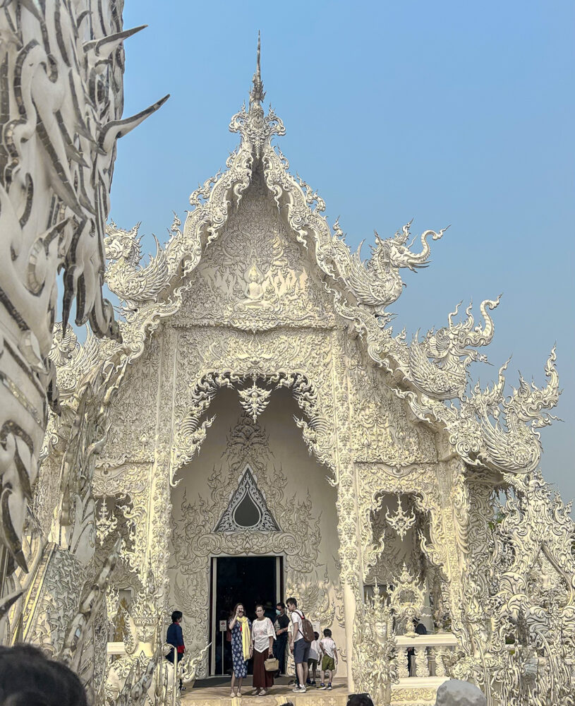 5 Reasons Why You Must Visit the White Temple Chiang Rai 2
