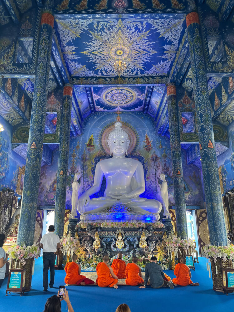 5 Reasons Why You Must Visit the Blue Temple Chiang Rai