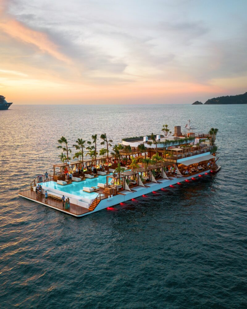 Top 5 Best Beach Clubs(Phuket) 3